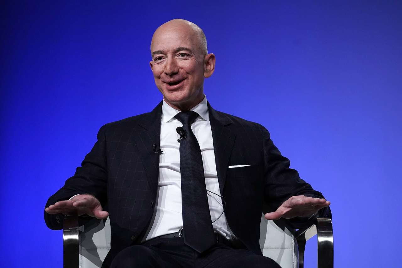 How Much Does Jeff Bezos Make a Day