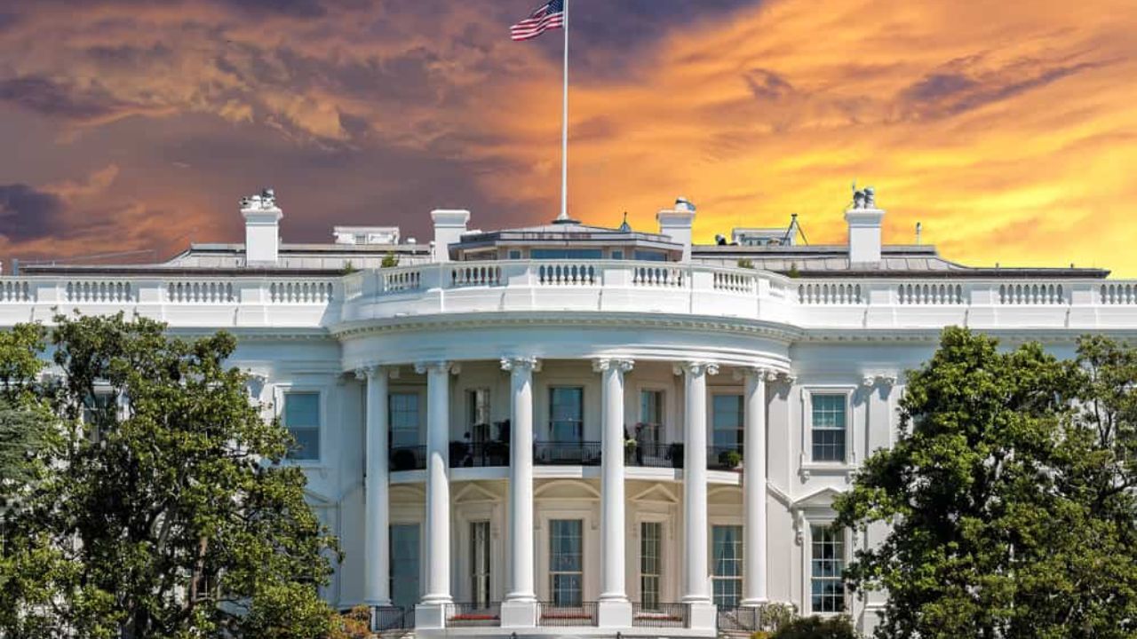 how many bedrooms are in the white house