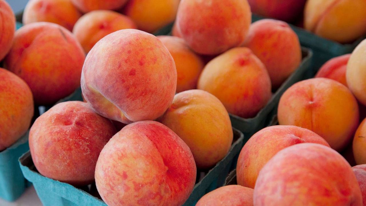 How to Eat a Peach Raw