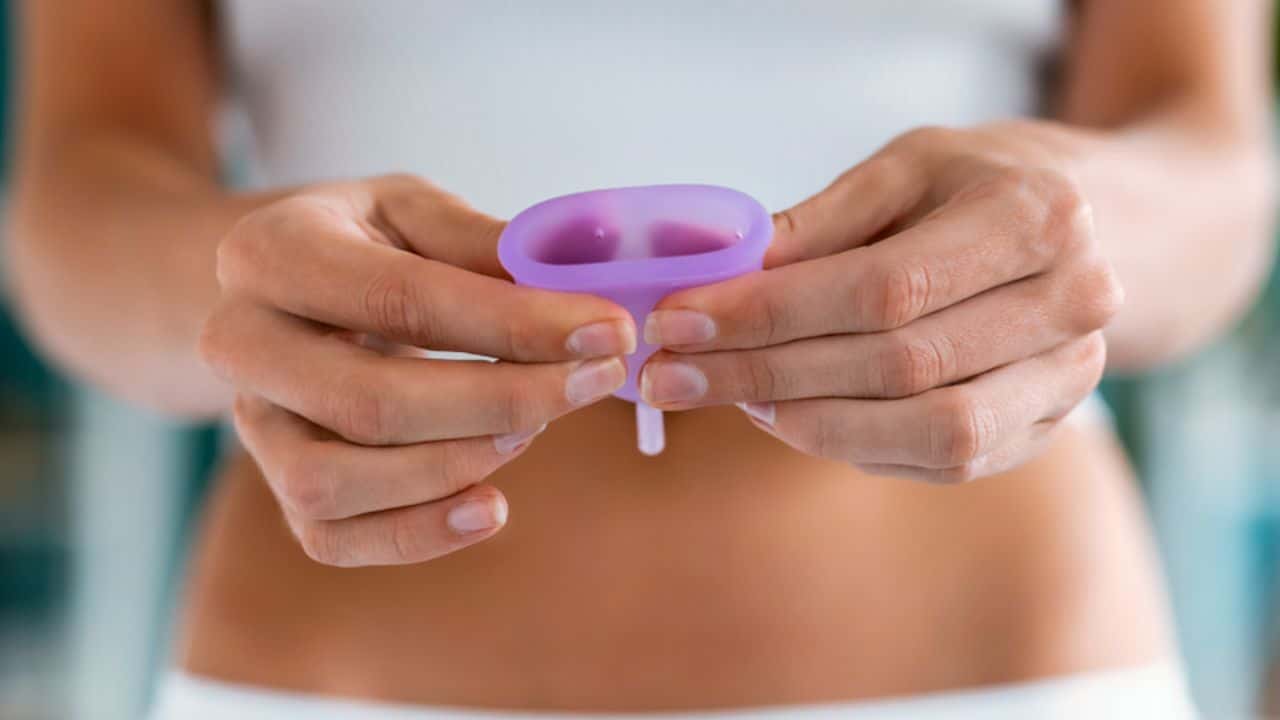 How to remove a menstrual cup