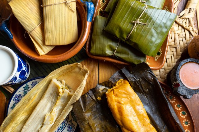 how to eat a tamale