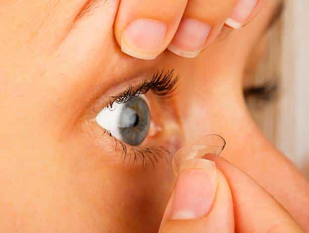 how to remove contacts with long nails