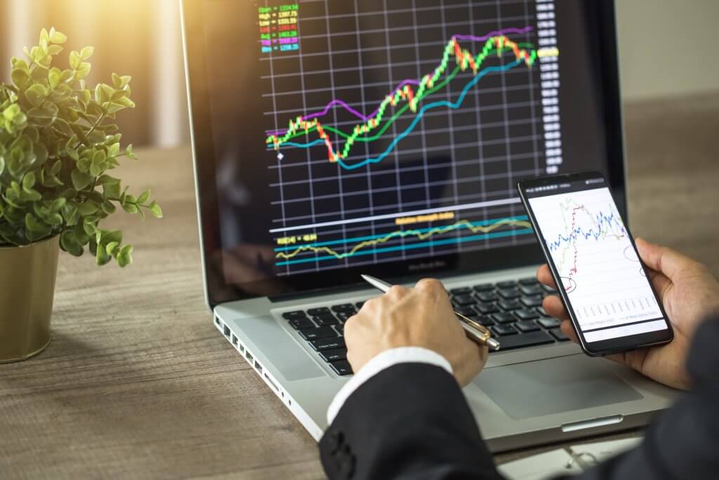 How to Become a Stock Broker and Earn Degrees