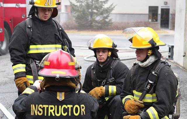 mejores títulos para bomberos, licenciatura en ciencias del fuego en línea, carreras en ciencias del fuego