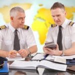 как да станете търговски пилот