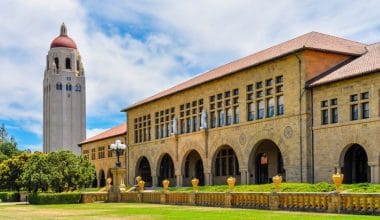 MIT vs Universitatea Stanford