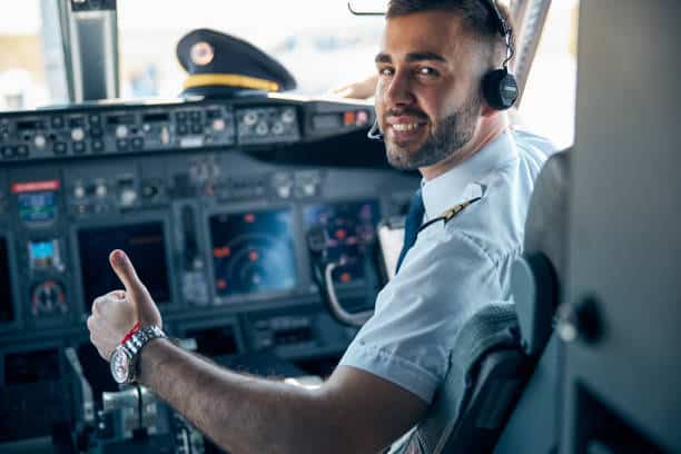 How to become a pilot for an airline