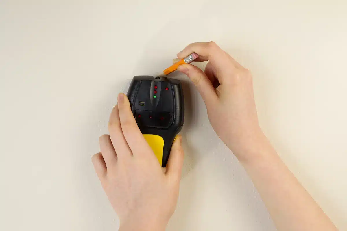 how-to-use-a-stud-finder